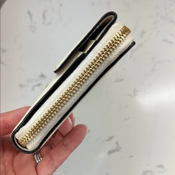 Chloe Marble White Long Leather Wallet Clutch with Twist Lock Hardware - Picture 7 of 12